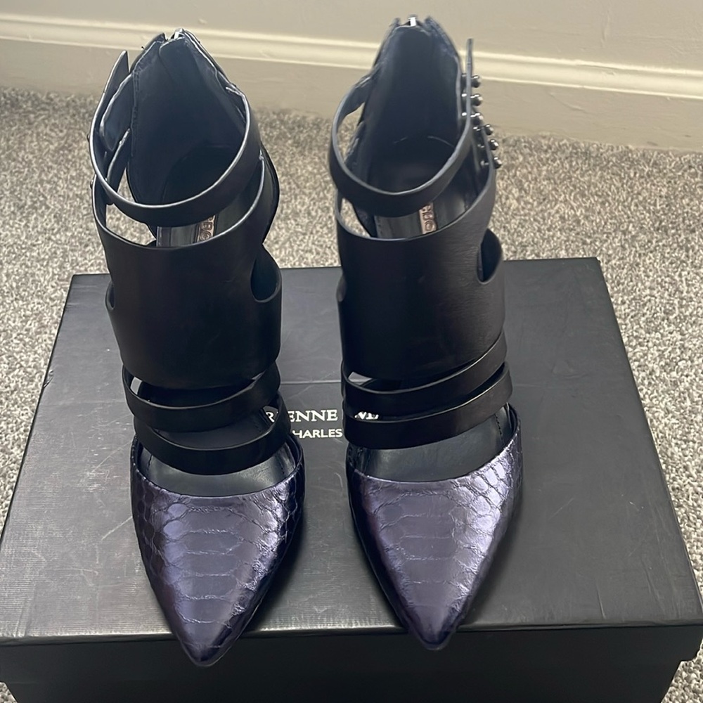 BCBGeneration black Canon strappy heels, Size 7/1/2 only used one time - Picture 1 of 9